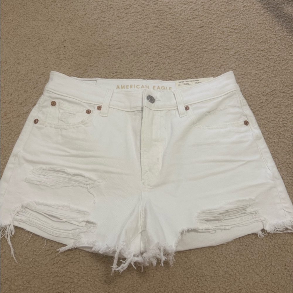 American Eagle Outfitters Women's white 90s Boyfriend Distressed Jean Shorts